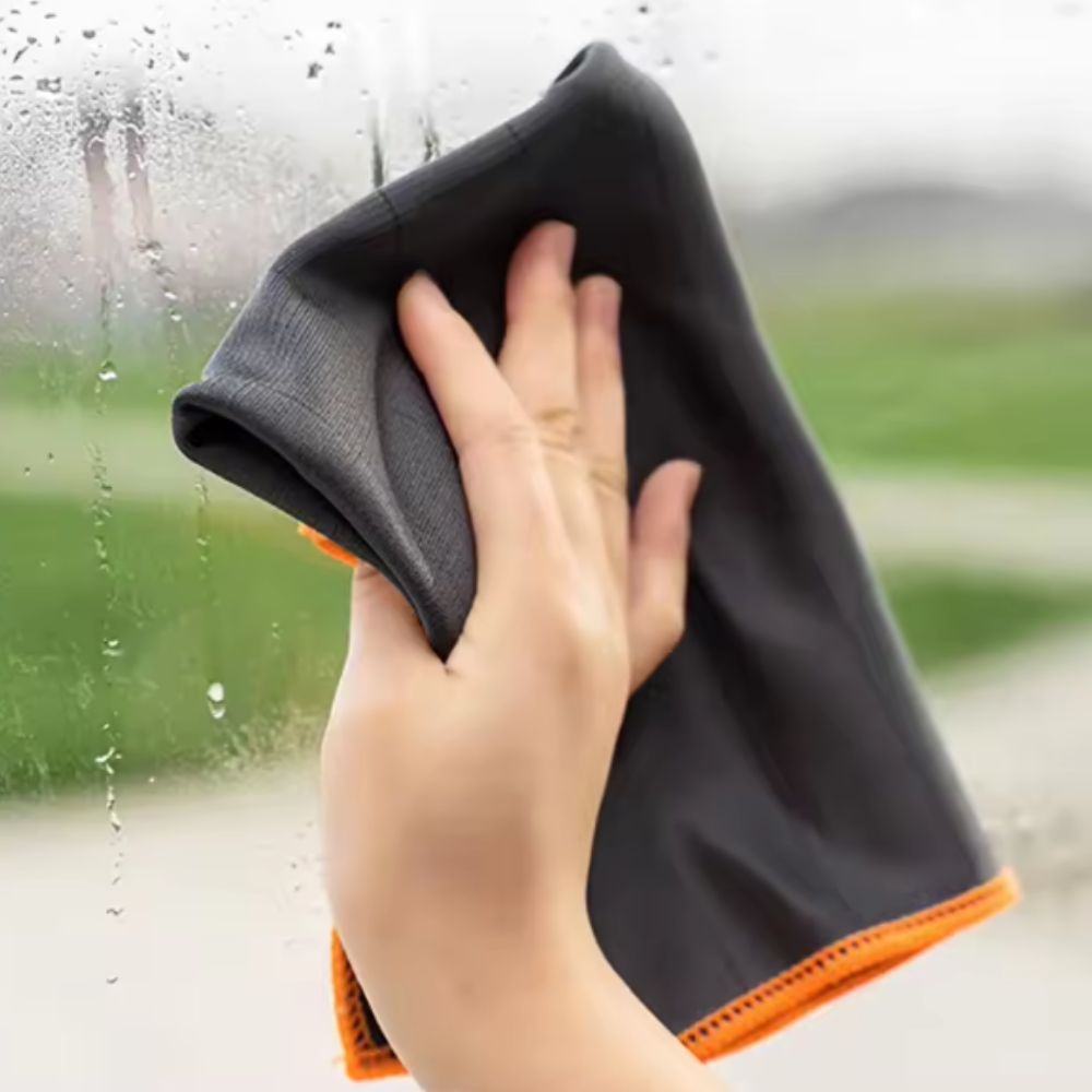 Lint-free carbon fiber cleaning cloth